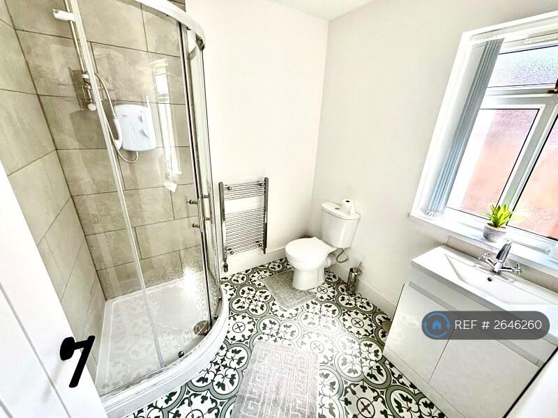 Large En-Suite