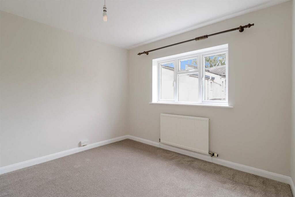 2-bed-house-leckhampton (11).jpg