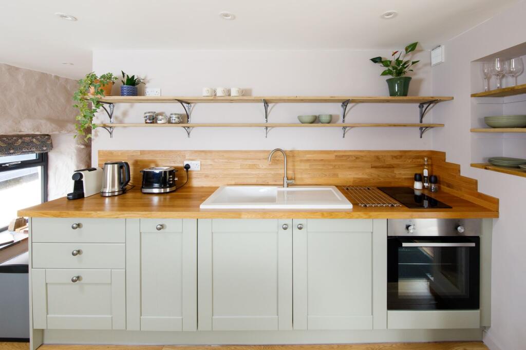 Kitchen: