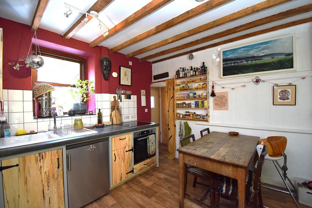 Kitchen 3.JPG