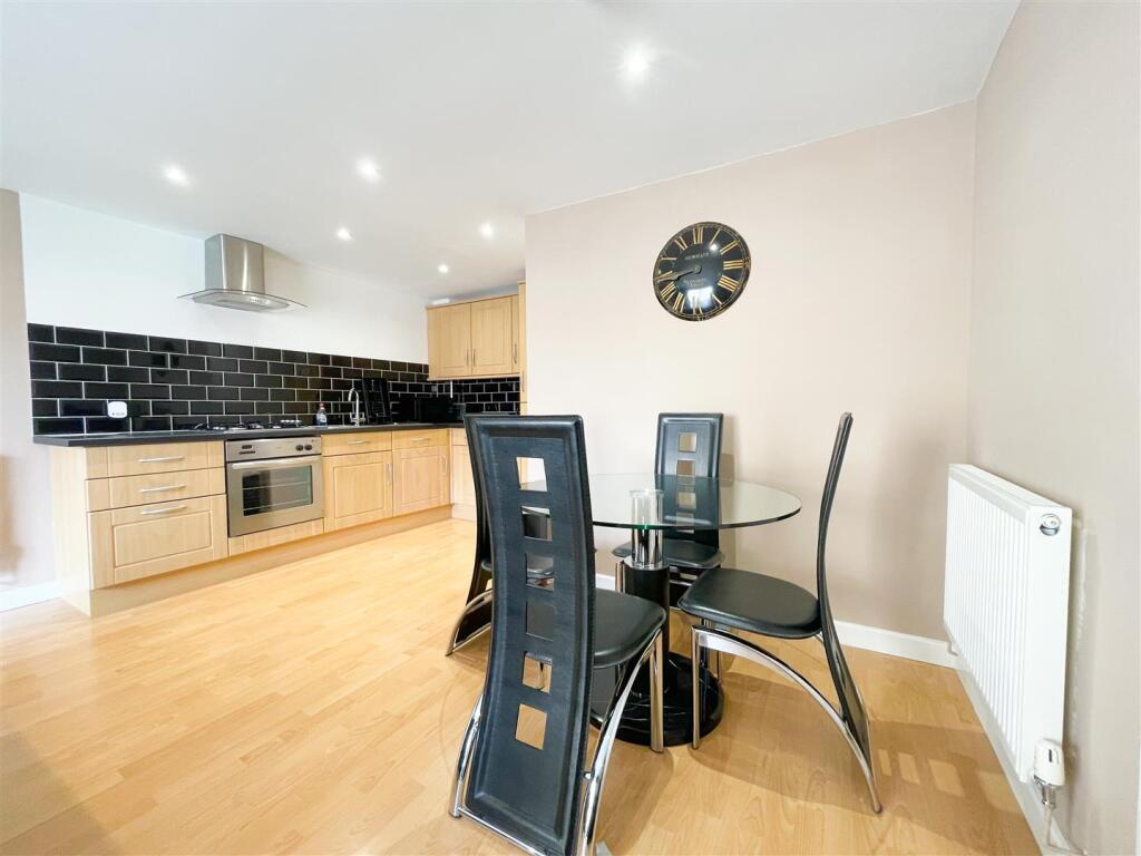 OPEN PLAN LOUNGE/KITCHEN/DINER