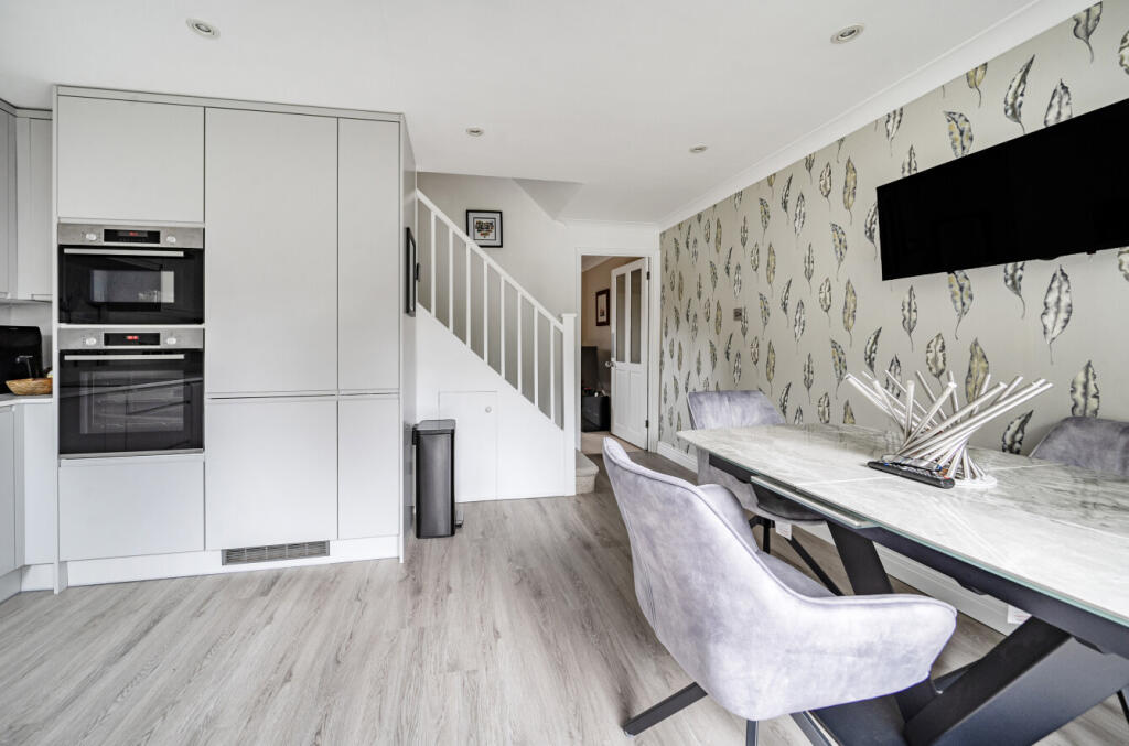 1365886-8-68ed14b...