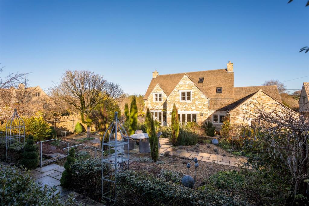 49 - Dovecote Cottage - GL7 5NG - Web.jpg