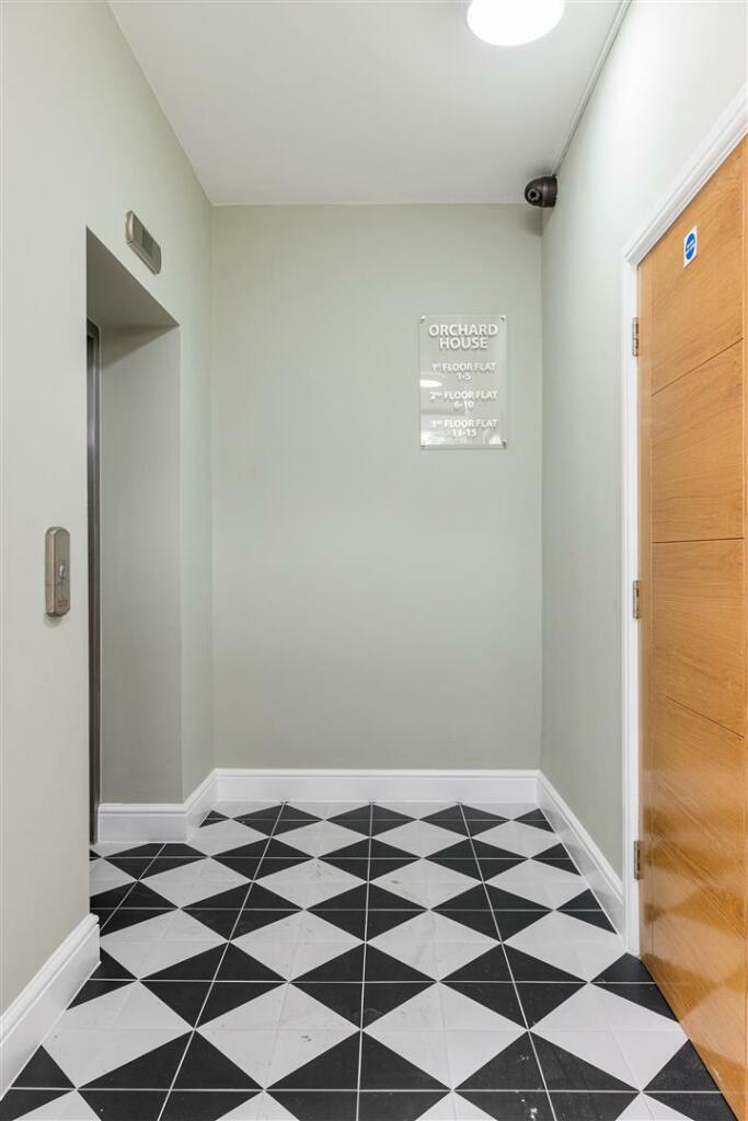 Eastwood Close, E18