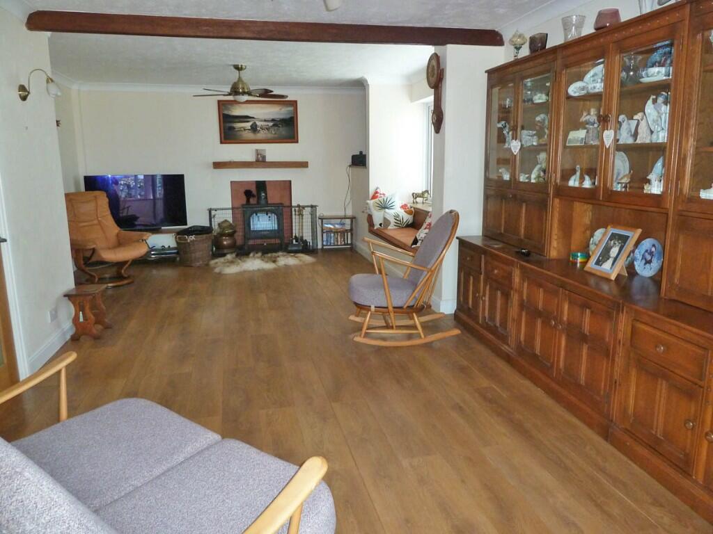 Lounge/dining room