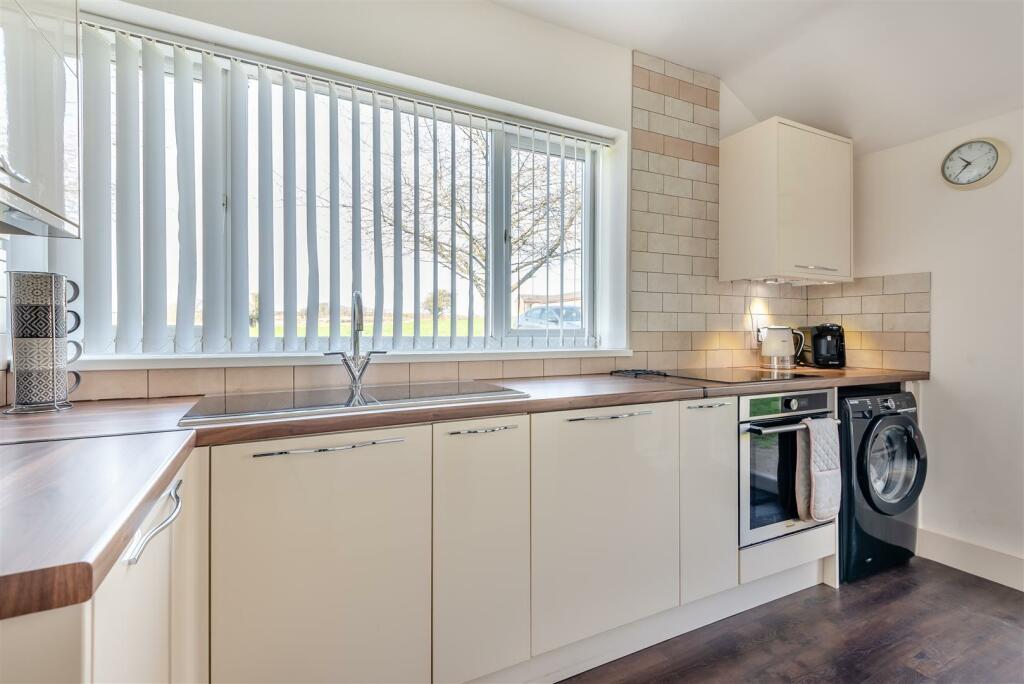 8584800-interior11.jpg