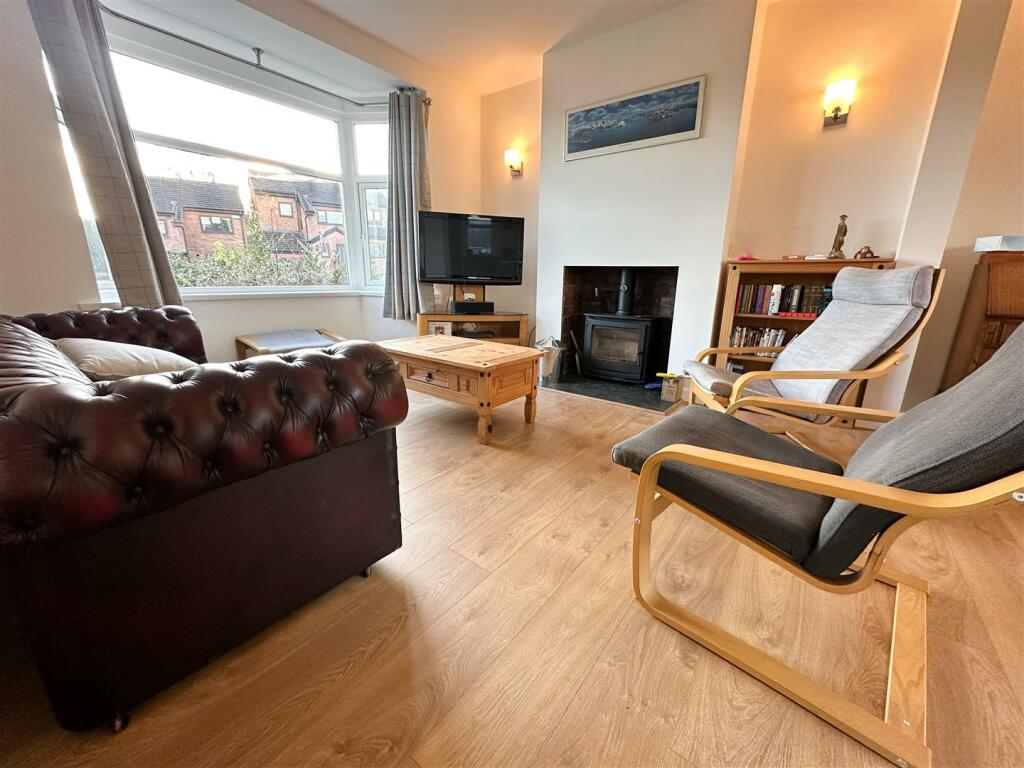 OPEN PLAN FAMILY ROOM
