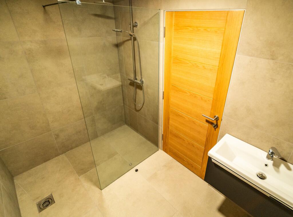 Ensuite Shower to Reception Room / Bedroom 4