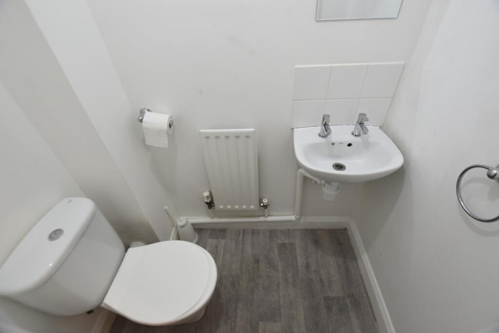 36 Radstock Crescent cloakroom