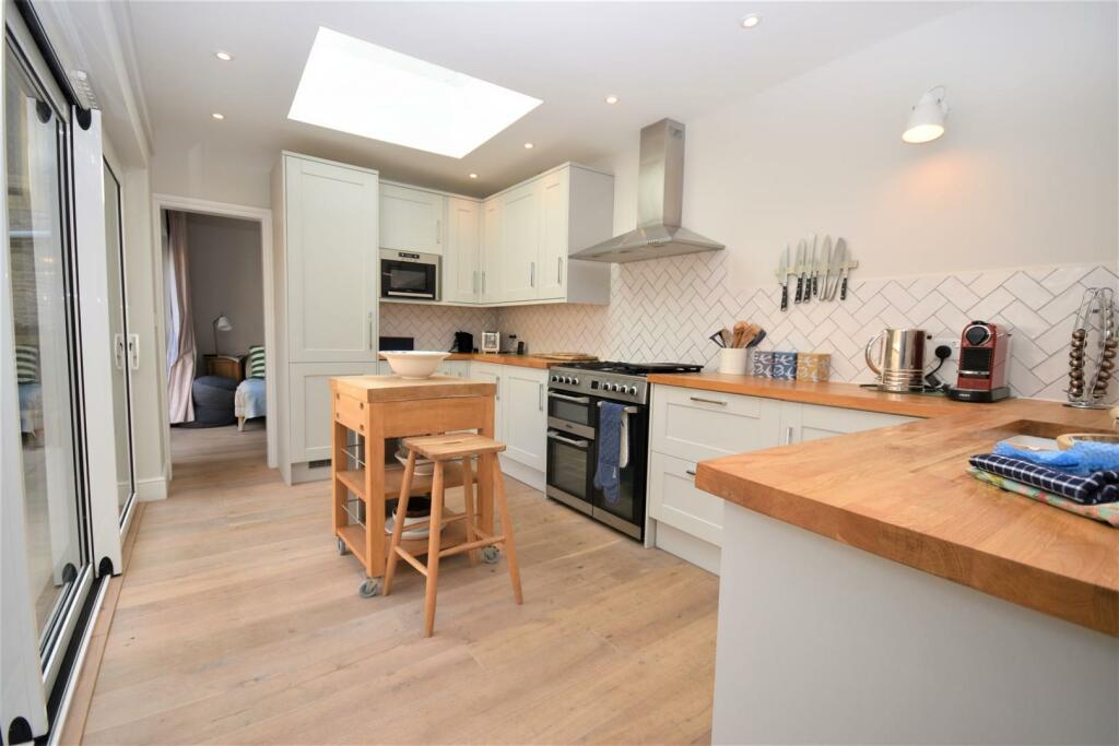 Kitchen.JPG