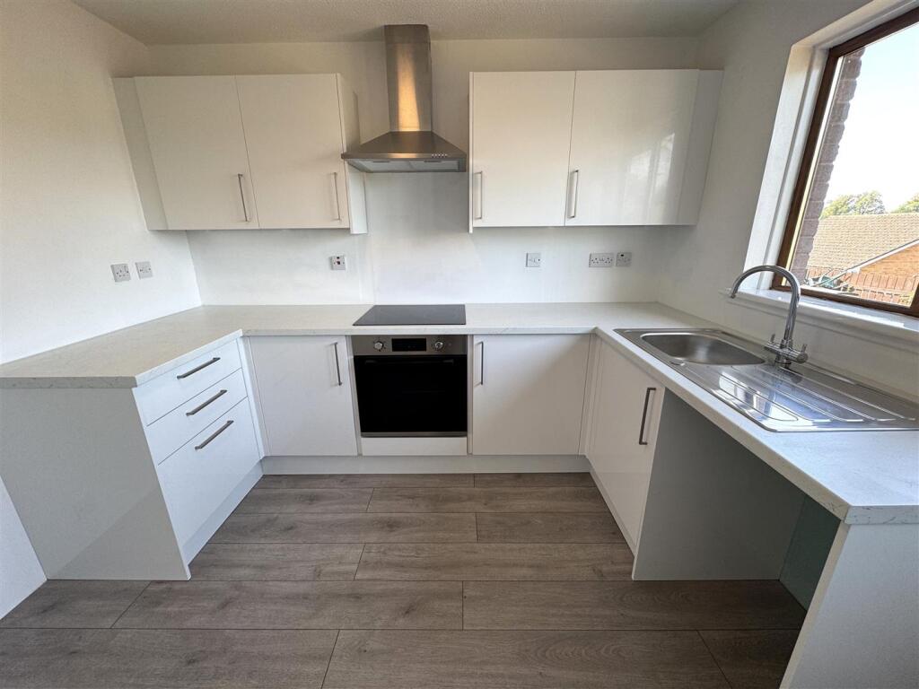 KITCHEN 3.JPG