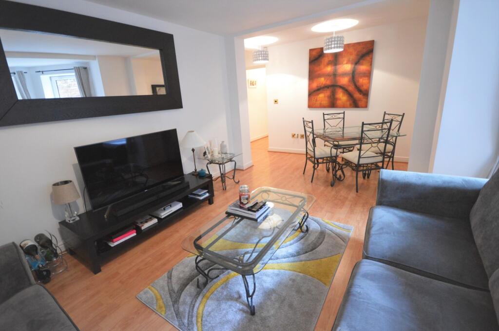 Lounge/dining room 