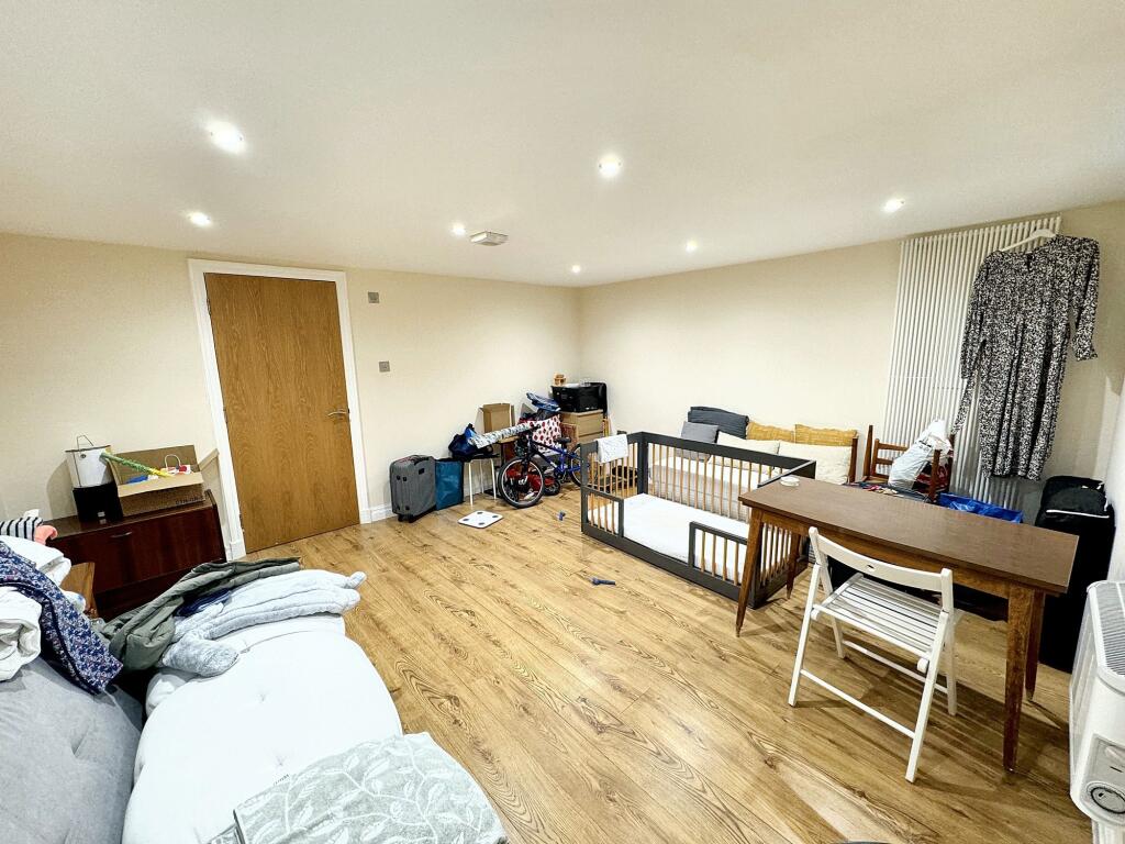 Bedroom/Reception Room