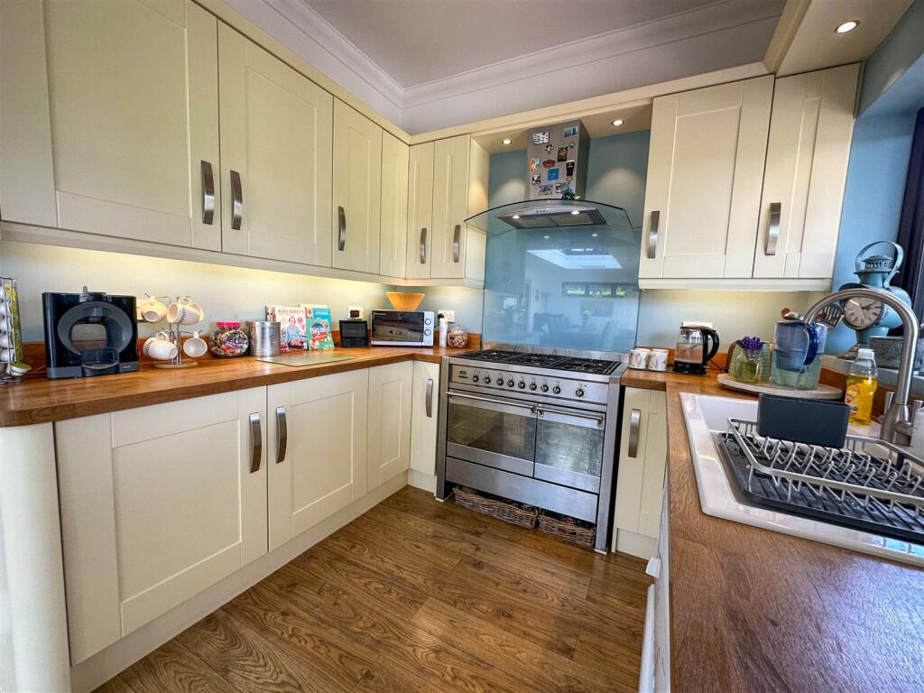 ALTERNATE VIEW OF KITCHEN