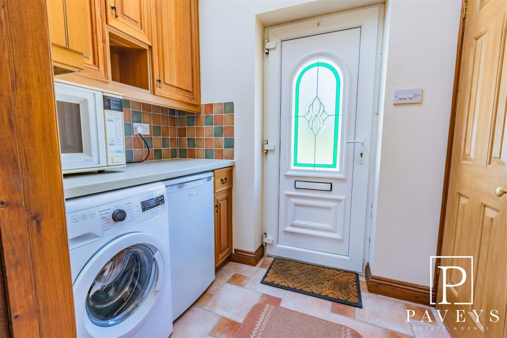 UTILITY CUPBOARD