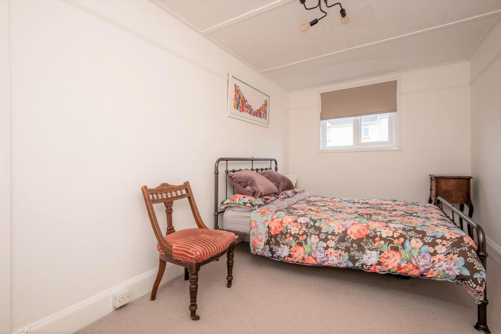 Bedroom 1.jpg