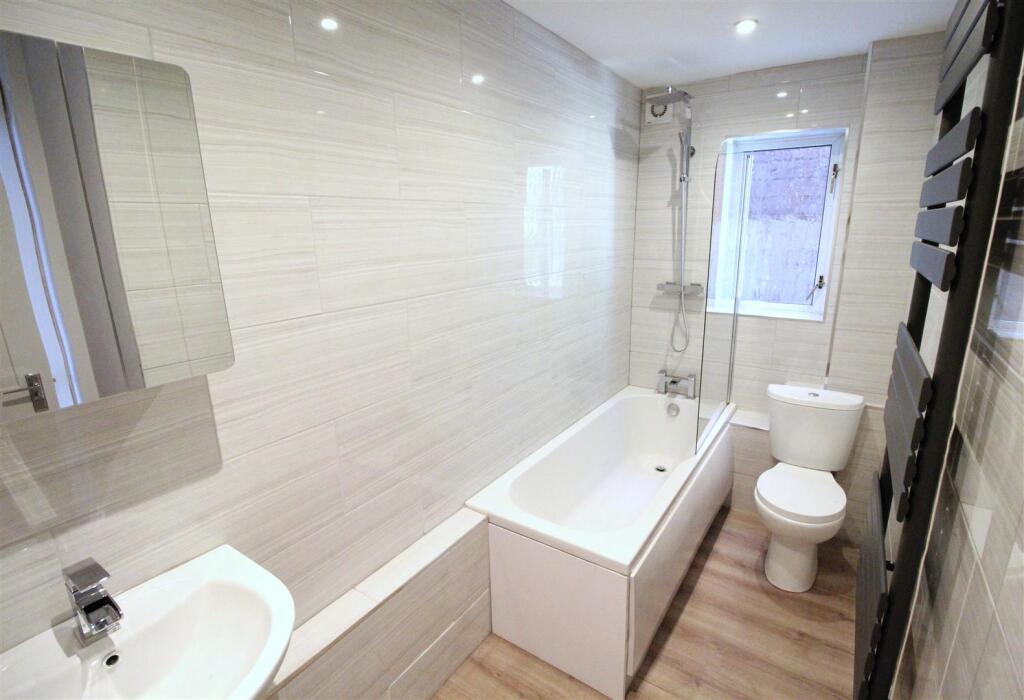 St Georges Court - Bathroom.jpg