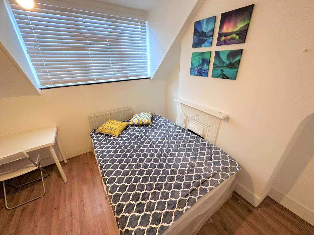Bright and tidy double bedroom featuring a comf...