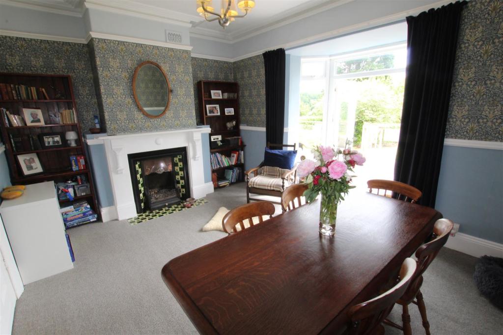 sitting room 1.JPG