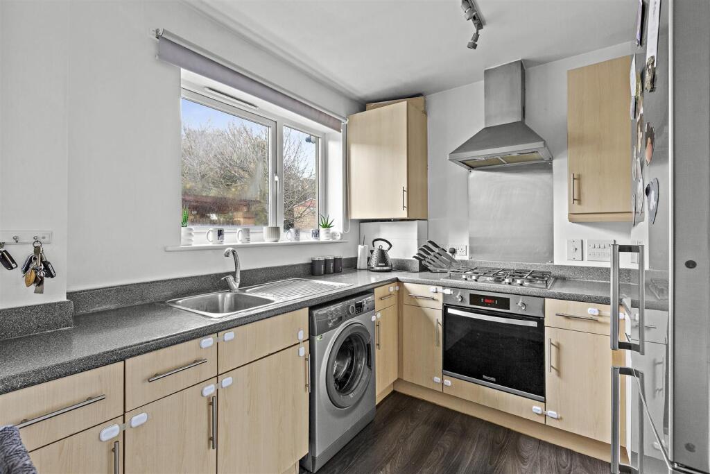 118 St Hughs Ave, HP13 7TZ-8.jpg