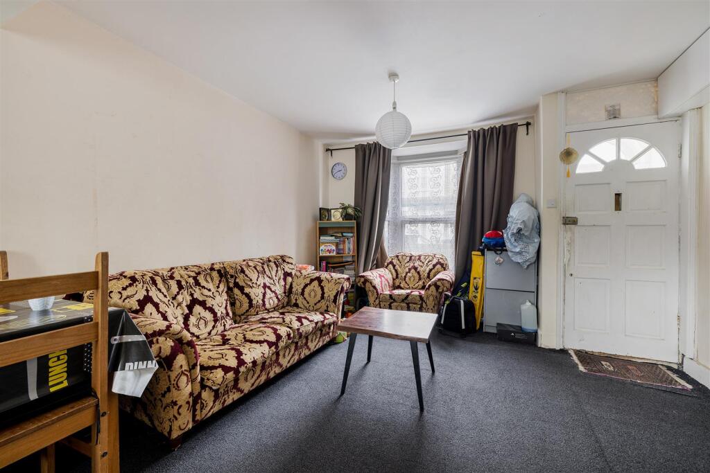 Worcester Road E12