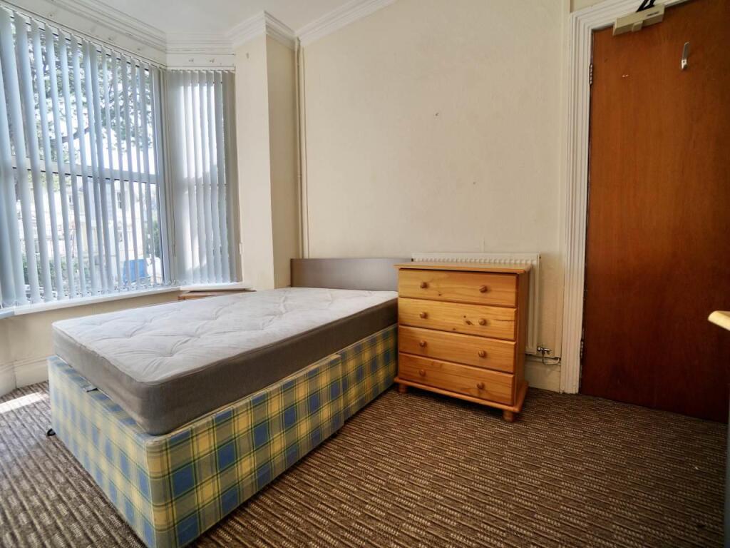 Bed1.jpg