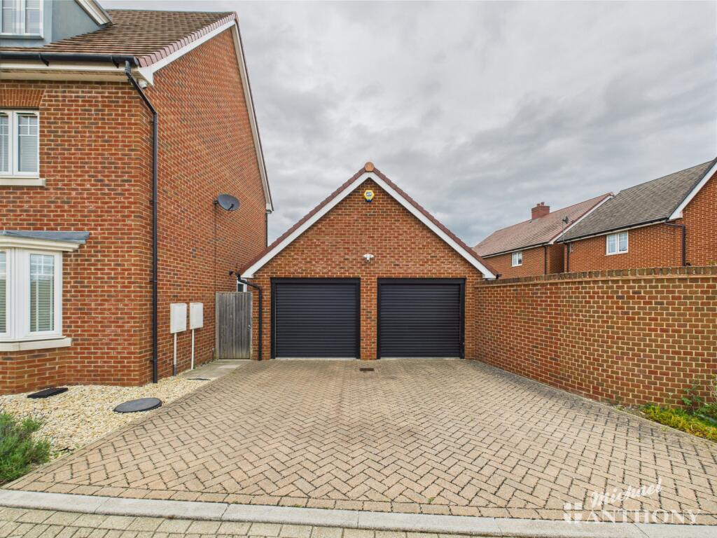 CAM03852G0-PR0297-STILL031