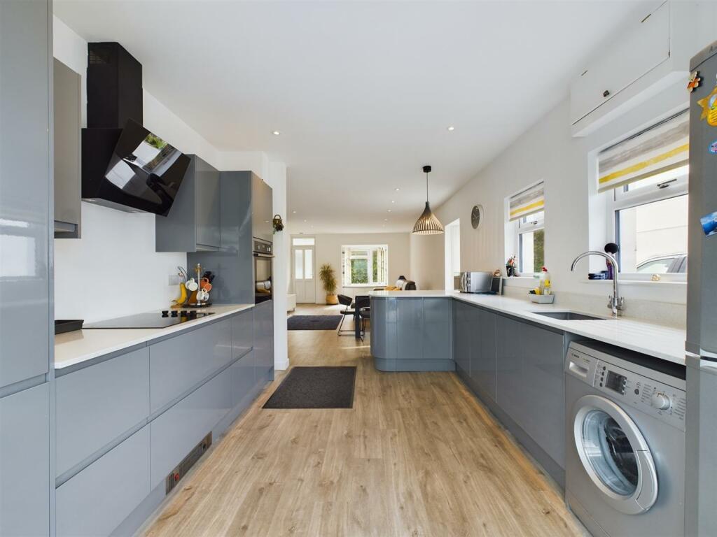 Elfadore Kitchen