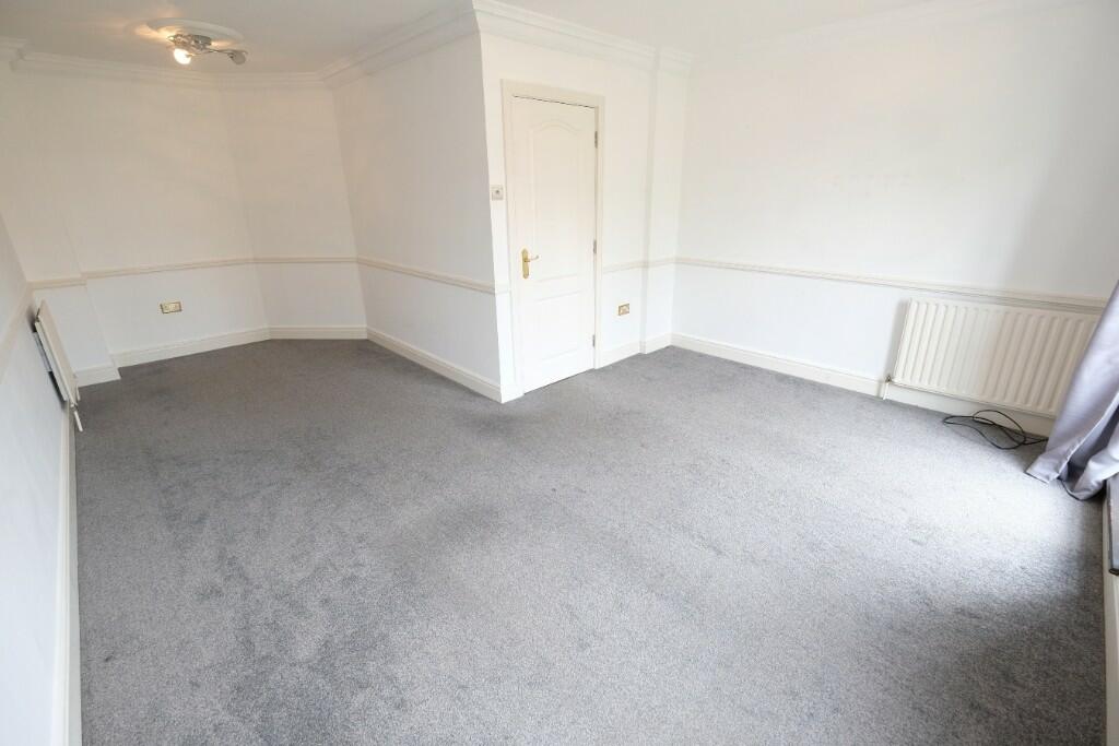 SITTING/DINING ROOM
