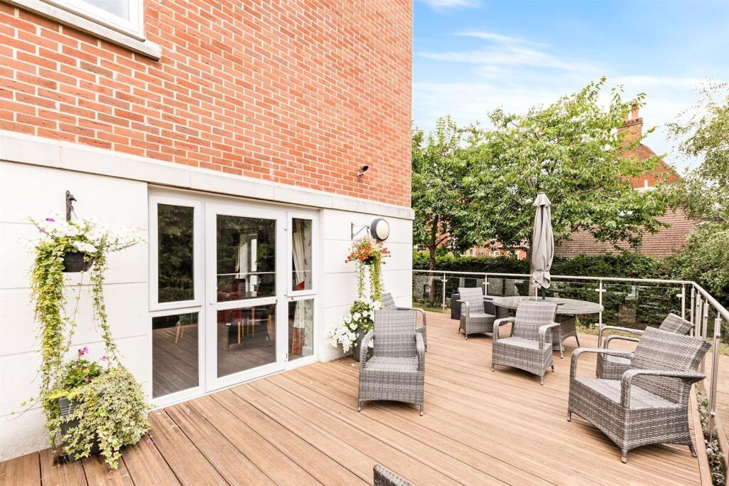 15-ce45CH_22CRAYSHAWCOURT_RG48EQ_MCS83865_-57-medi