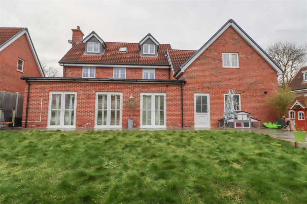 6 GORSE WOOD VIEW REAR.jpg