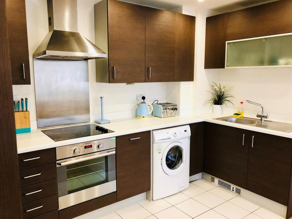 One bedroom for rent, let in Aldgate, E1