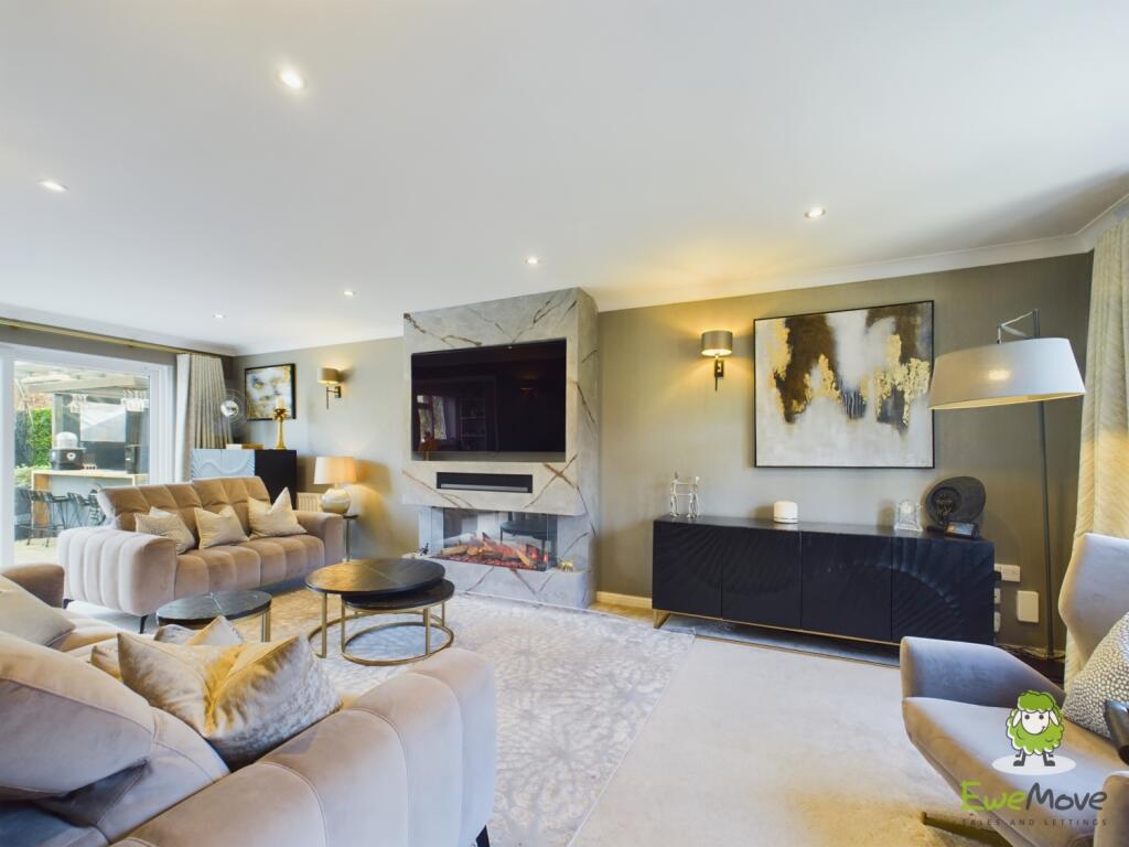 CAM03778G0-PR0171-STILL009