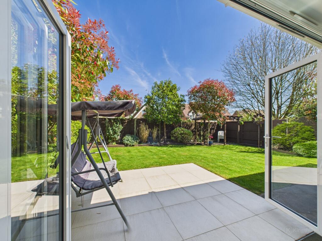 CAM02136G0-PR0375-STILL022