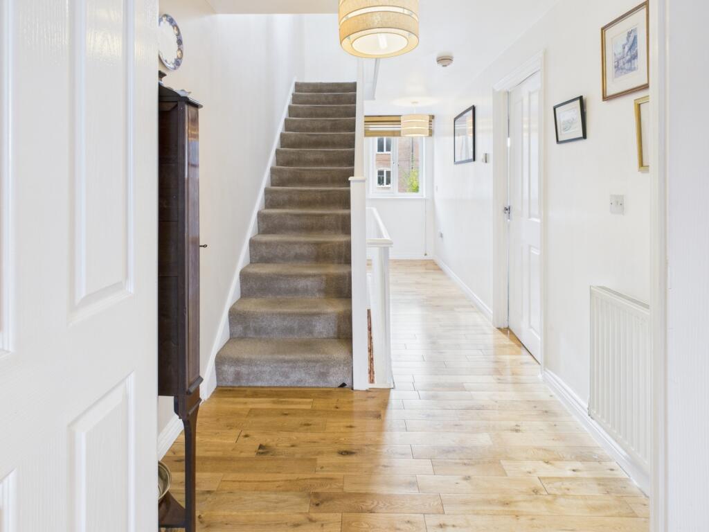 CAM04233G0-PR0036-STILL013