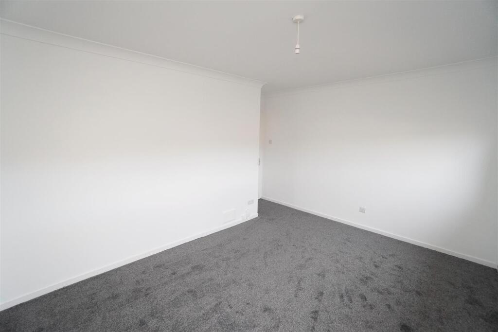 bedroom1.jpg