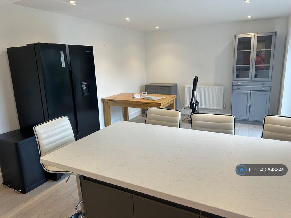 Breakfast Bar And Dining Room
