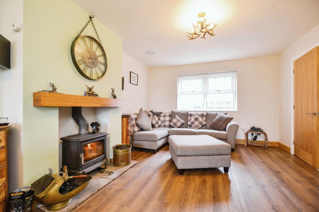 Lounge/Dining Room