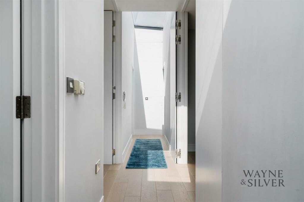 Flat 7, Frognal Court NW3 5HG-7.jpg