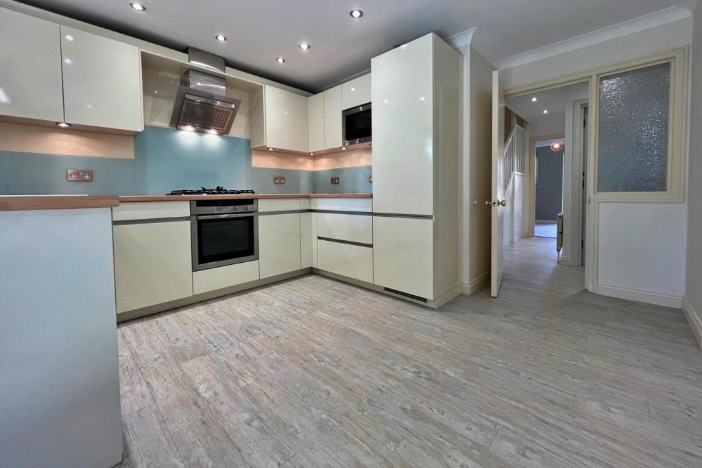 Kitchen (Main)