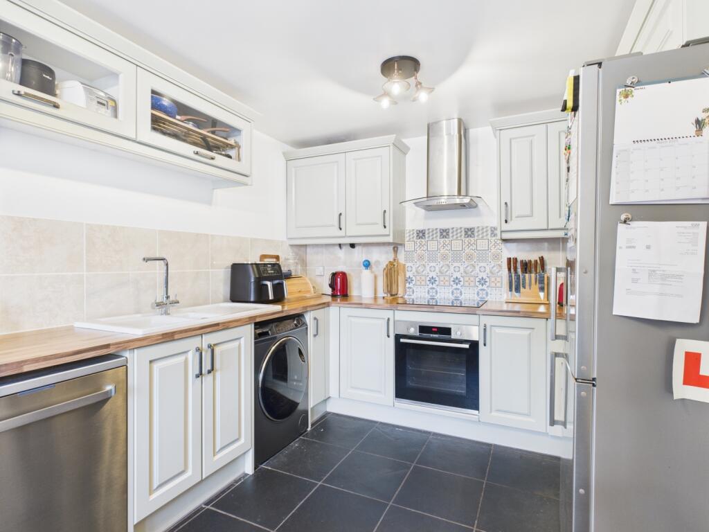 CAM03729G0-PR0091-STILL004