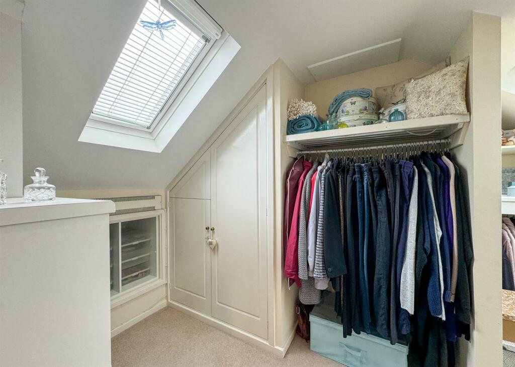DRESSING ROOM
