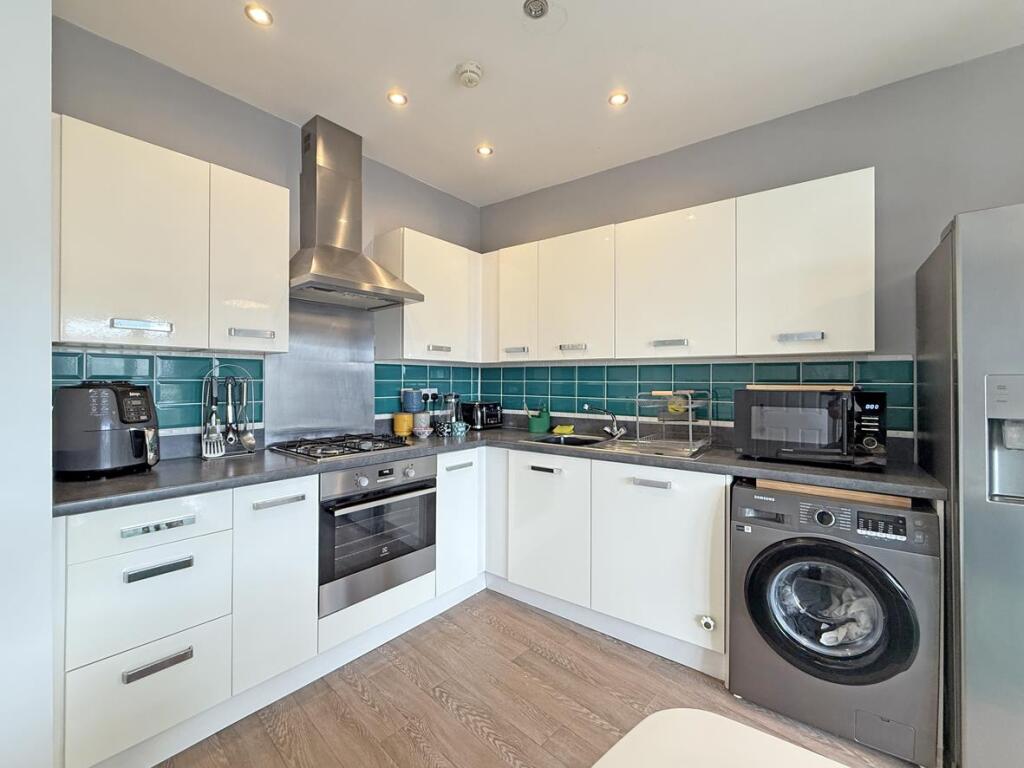 Coscombe Circus 25 - Kitchen.jpg