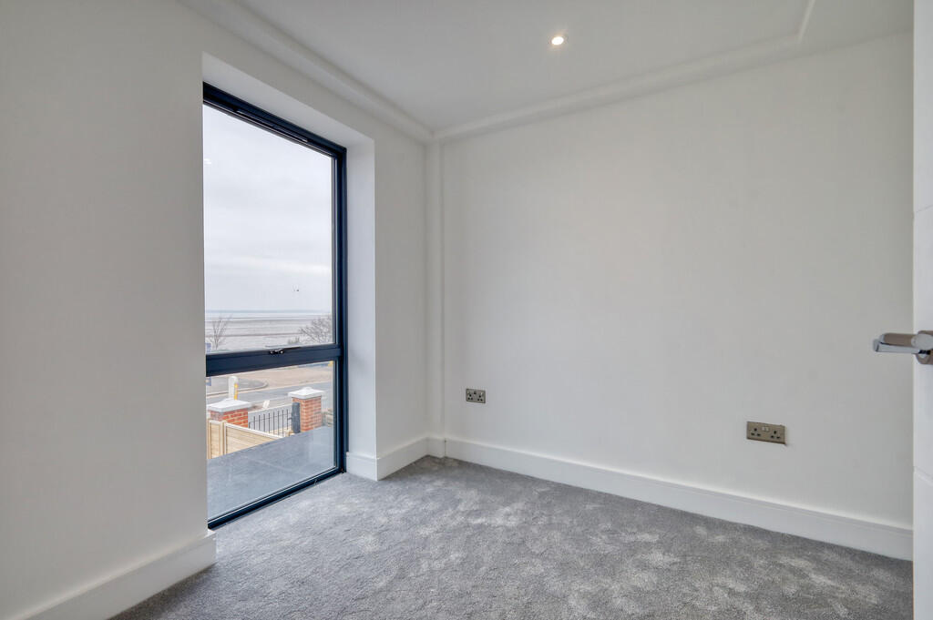 2 Thames View bed...