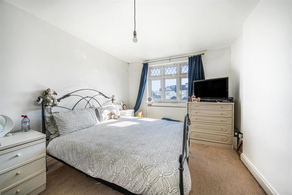 Bedroom 1.jpg