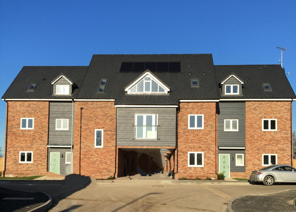 First Floor 1 Bedroom Flat with Parking
