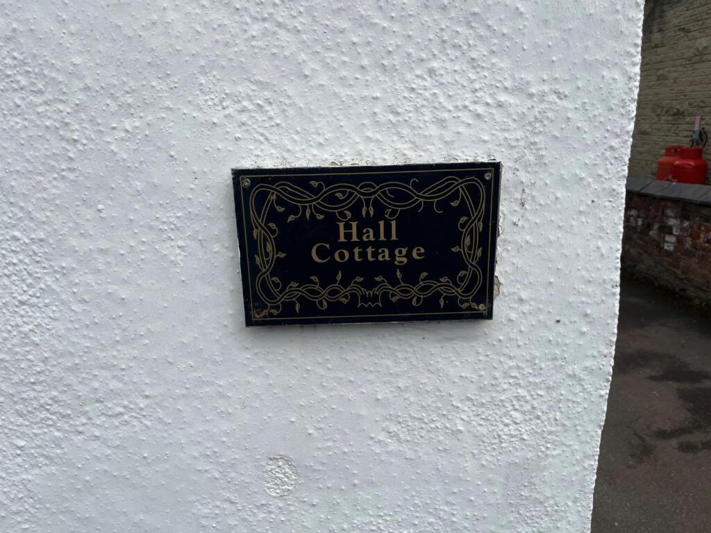 Hall Cottage plaque.jpg