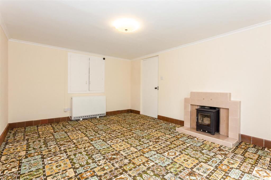 Living Room2.jpg