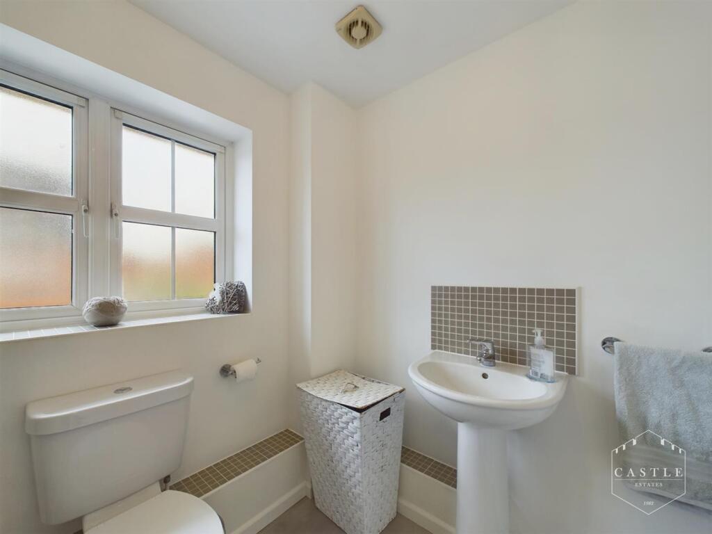FAMILY BATHROOM