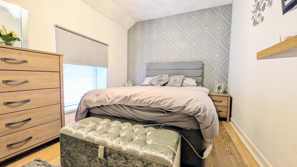 PXL_20251107_125932542.MP~2